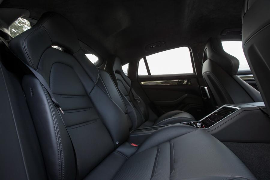 Интерьер Porsche Panamera Turbo 2016 года  (фото 24 из 53)
